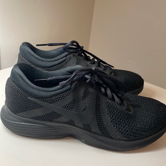 Black Nike running shoes size 8 - Picture 1 of 6